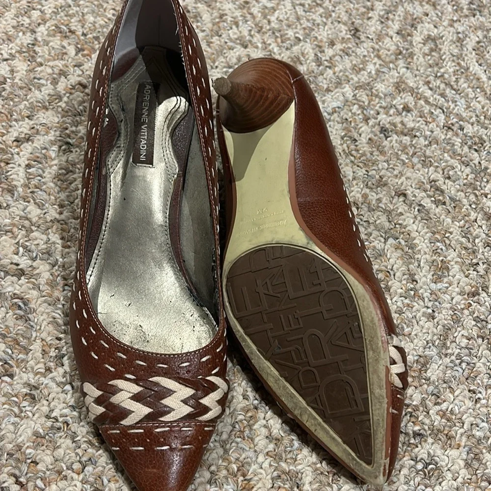 💥2/$10 Adrienne Vittadini Wooden heel braided pumps size 9